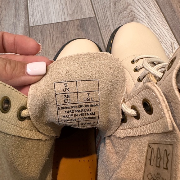 Dr. Martens Boots Sz 7 Docs - Picture 5 of 7
